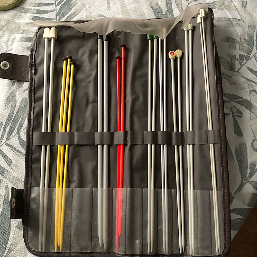 Vintage Knitting needles in  roll up snap case